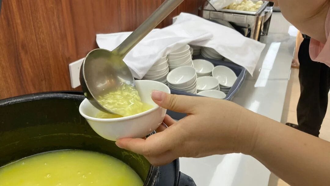 一口咬下去，我尝到了阳光的味道